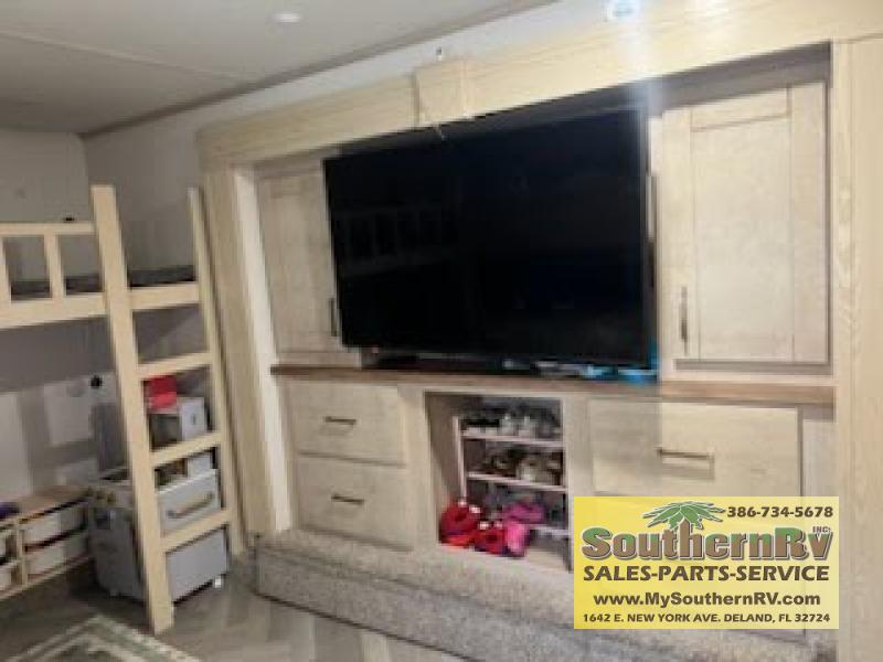 2025 Prime Time Manufacturing Sanibel 3952FBWB, $ 69,999