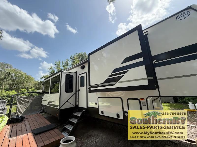2025 Prime Time Manufacturing Sanibel 3952FBWB, $ 69,999