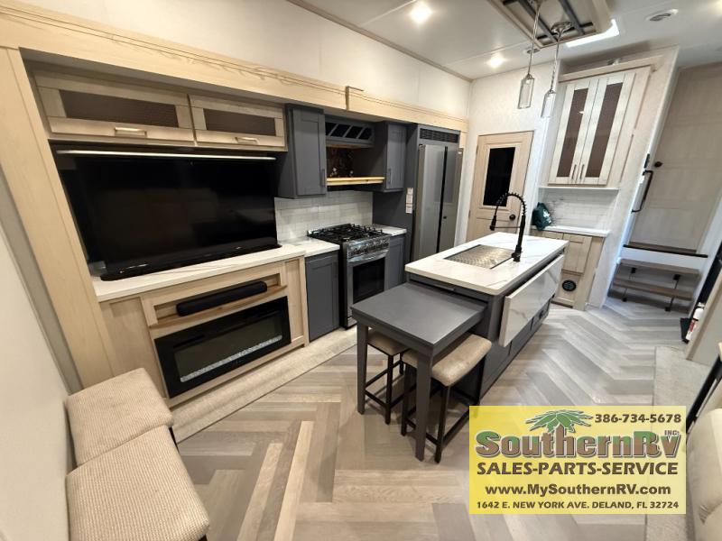 2025 Prime Time Manufacturing Sanibel 3952FBWB, $ 69,999