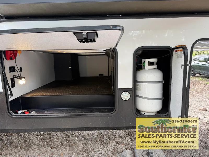 2025 Prime Time Manufacturing Sanibel 3952FBWB, $ 69,999
