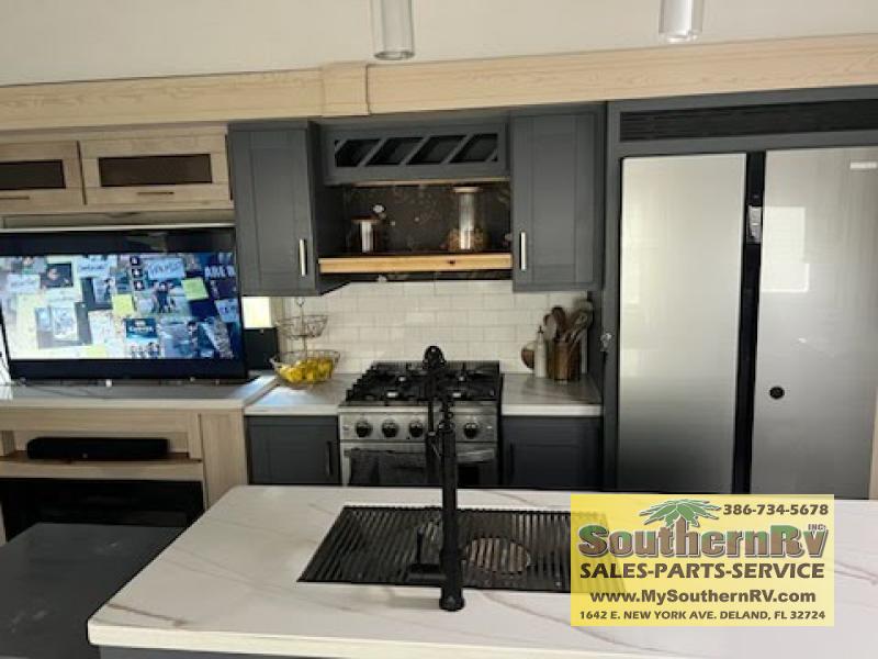 2025 Prime Time Manufacturing Sanibel 3952FBWB, $ 69,999