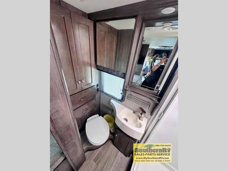 2018 Winnebago Fuse 23A, $ 69,999