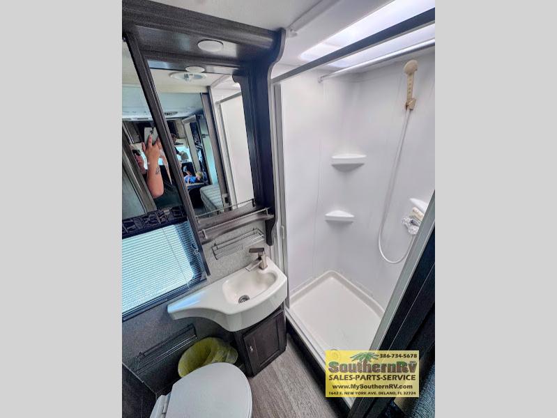 2018 Winnebago Fuse 23A, $ 69,999