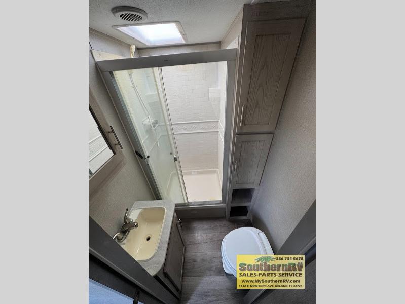 2022 Coachmen Catalina Legacy Edition 303RKDS, $ 22,999