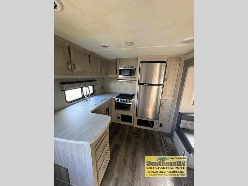 2022 Coachmen Catalina Legacy Edition 303RKDS, $ 22,999