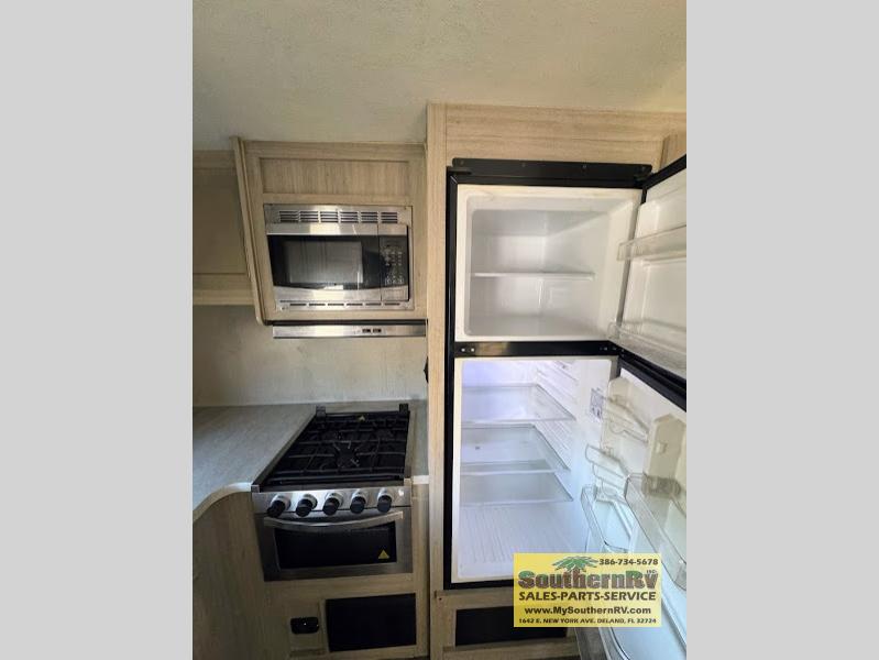 2022 Coachmen Catalina Legacy Edition 303RKDS, $ 22,999