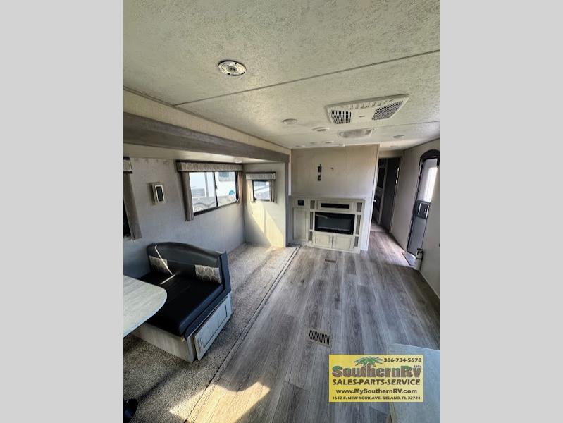 2022 Coachmen Catalina Legacy Edition 303RKDS, $ 22,999