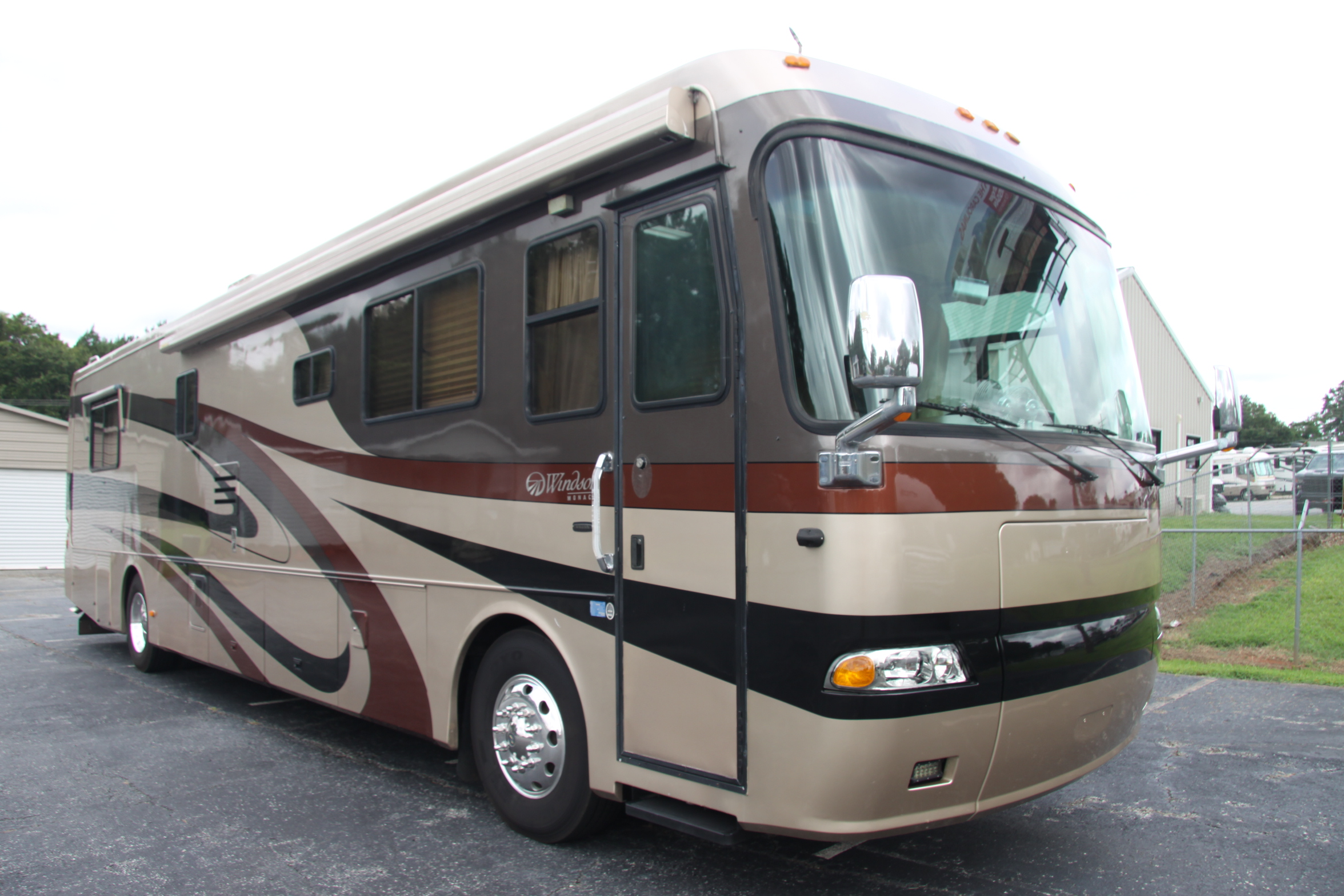 2002 Monaco® Windsor, $ 39,888