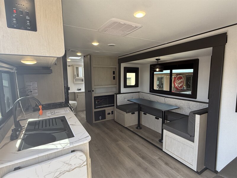 2025 Shasta Shasta 25RB, $ 26,995