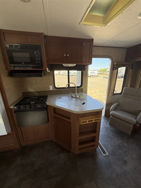 2013 Dutchmen Coleman 270RL, $ 12,995