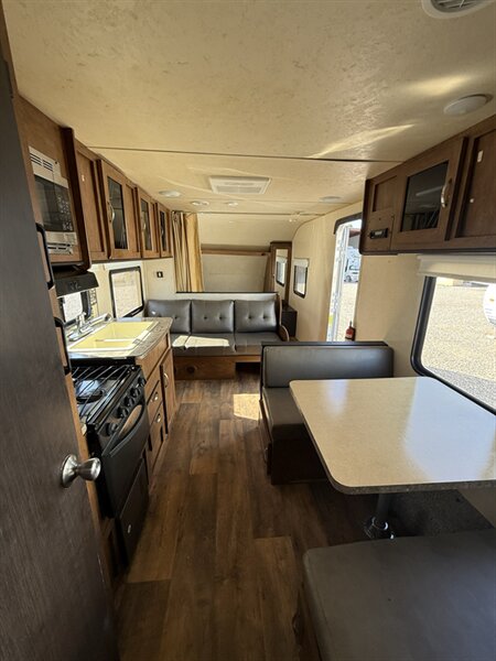 2017 Forest River Salem Cruise Lite 241QBXL, $ 11,750