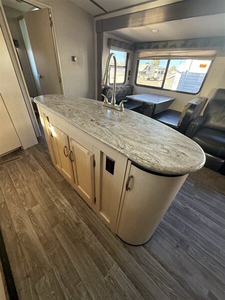 2019 Winnebago Minnie Plus 27RBDS, $ 19,750