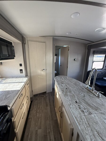 2019 Winnebago Minnie Plus 27RBDS, $ 19,750