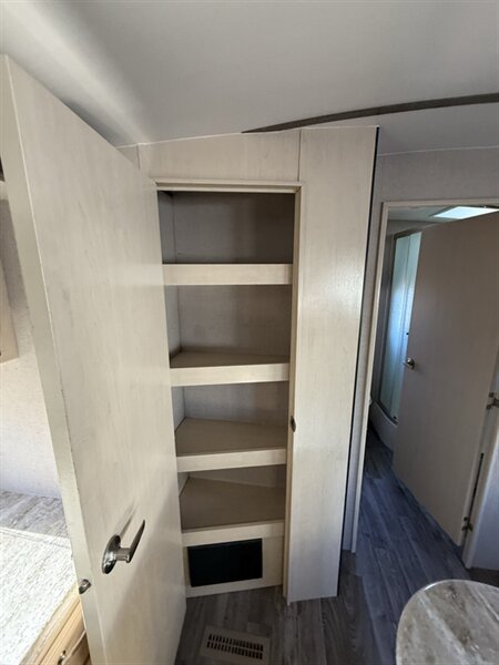 2019 Winnebago Minnie Plus 27RBDS, $ 19,750