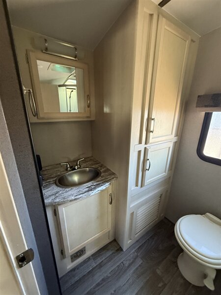 2019 Winnebago Minnie Plus 27RBDS, $ 19,750