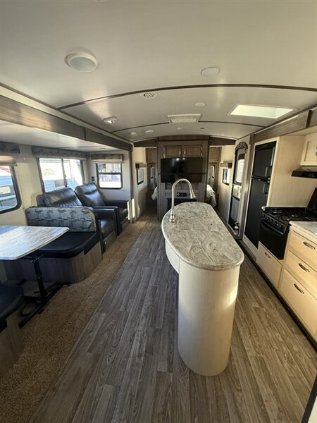2019 Winnebago Minnie Plus 27RBDS, $ 19,750