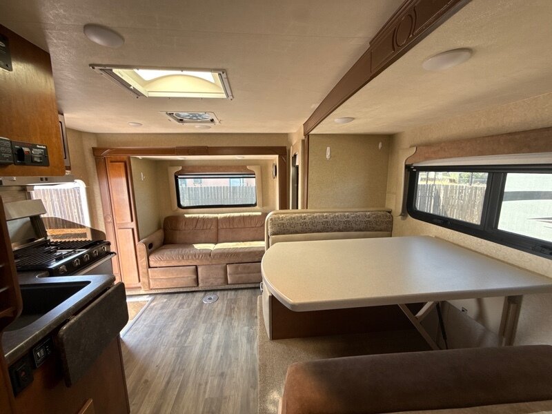 2019 Lance Truck Camper Long Bed 1172, $ 39,999