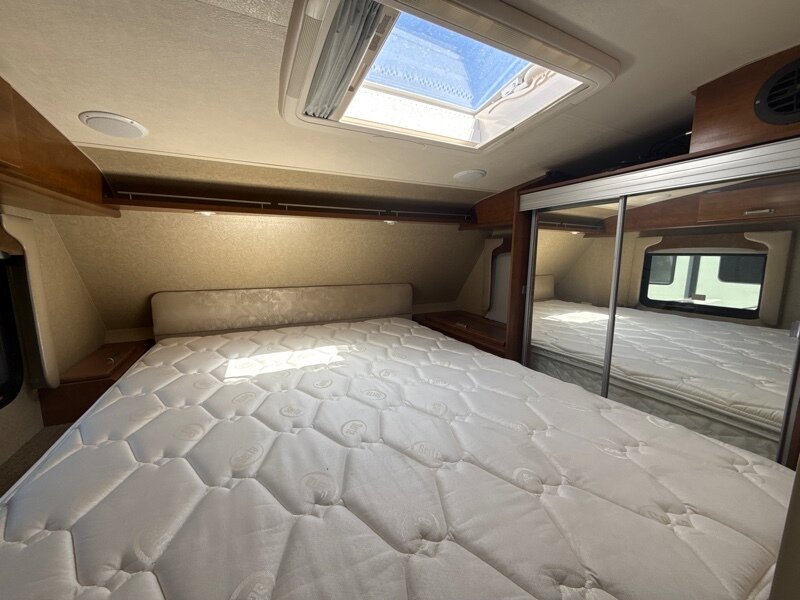 2019 Lance Truck Camper Long Bed 1172, $ 39,999