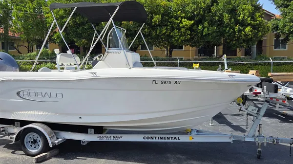 2021 Robalo Center Console R180, $ 34,900.00