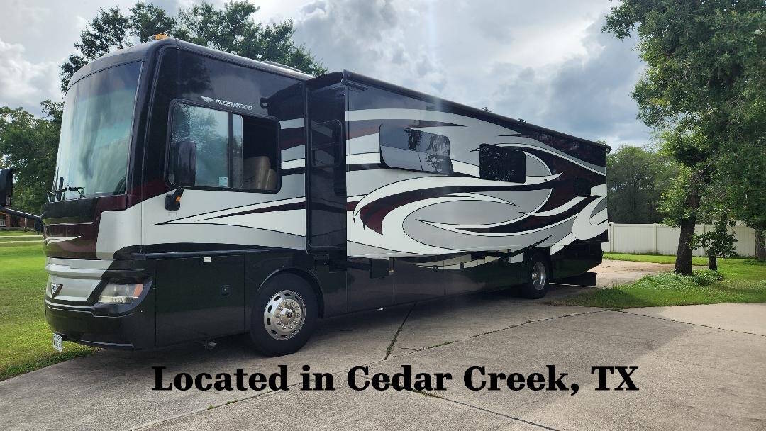 2017 Fleetwood Pace Arrow® LXE 38K, $ 108,986