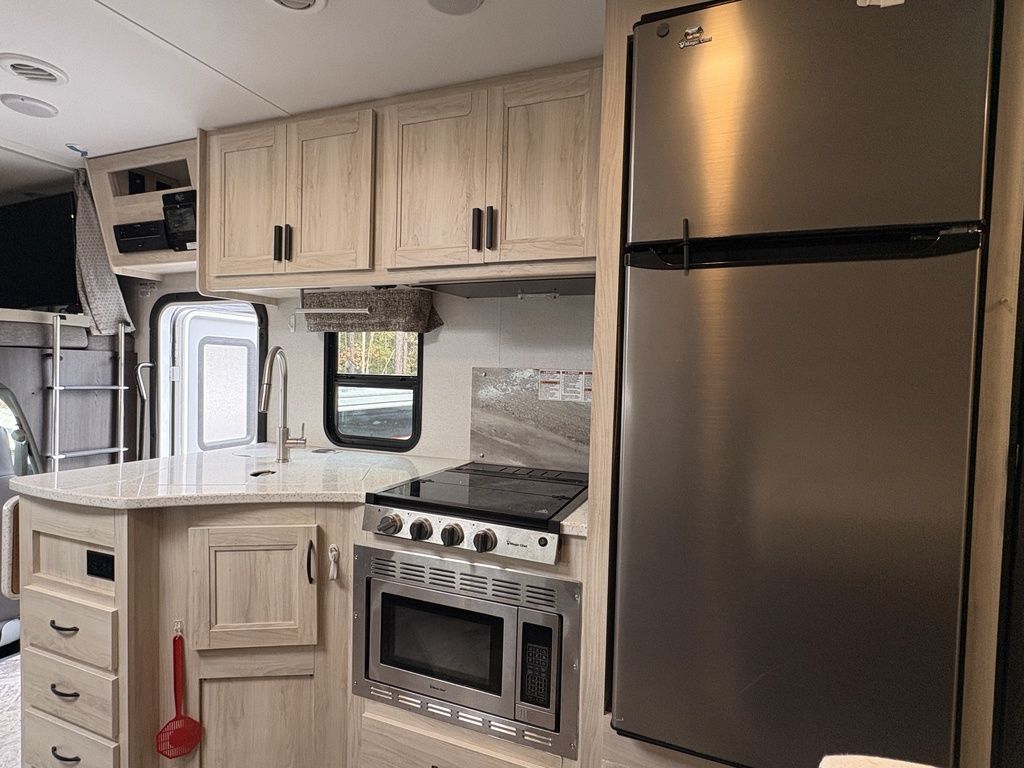 2021 Forest River Forester Classic 2441DS Ford Cha, $ 54,900