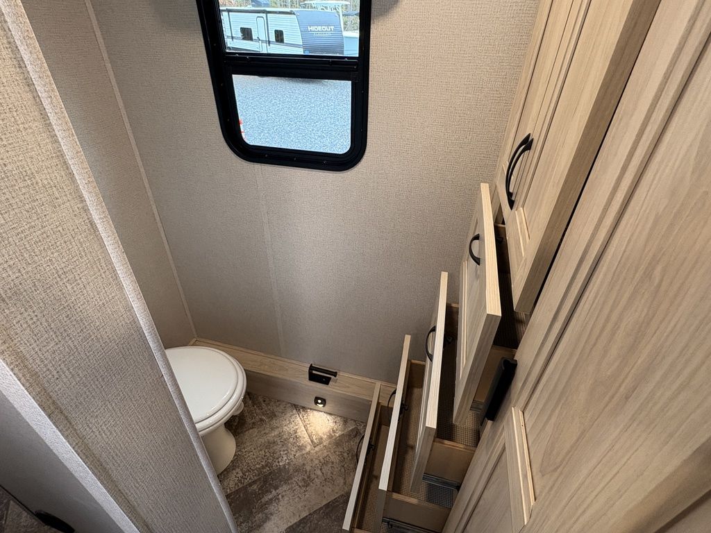 2021 Forest River Forester Classic 2441DS Ford Cha, $ 54,900