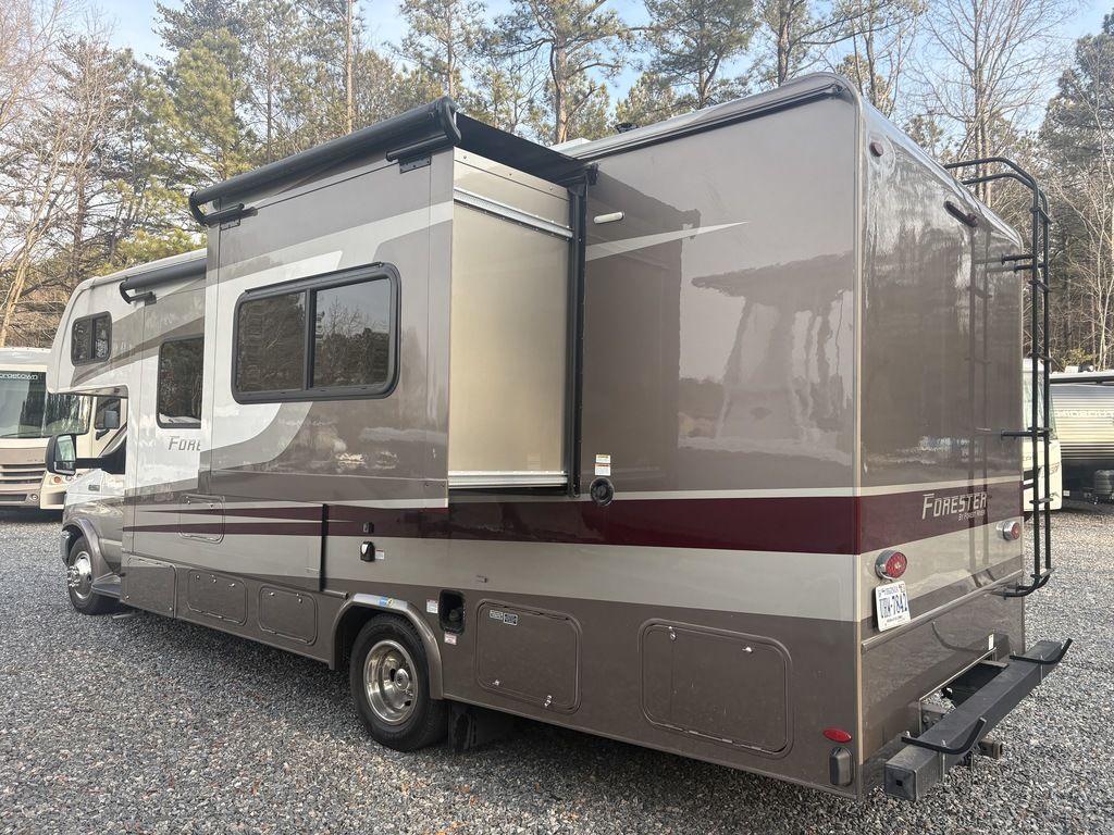 2021 Forest River Forester Classic 2441DS Ford Cha, $ 54,900