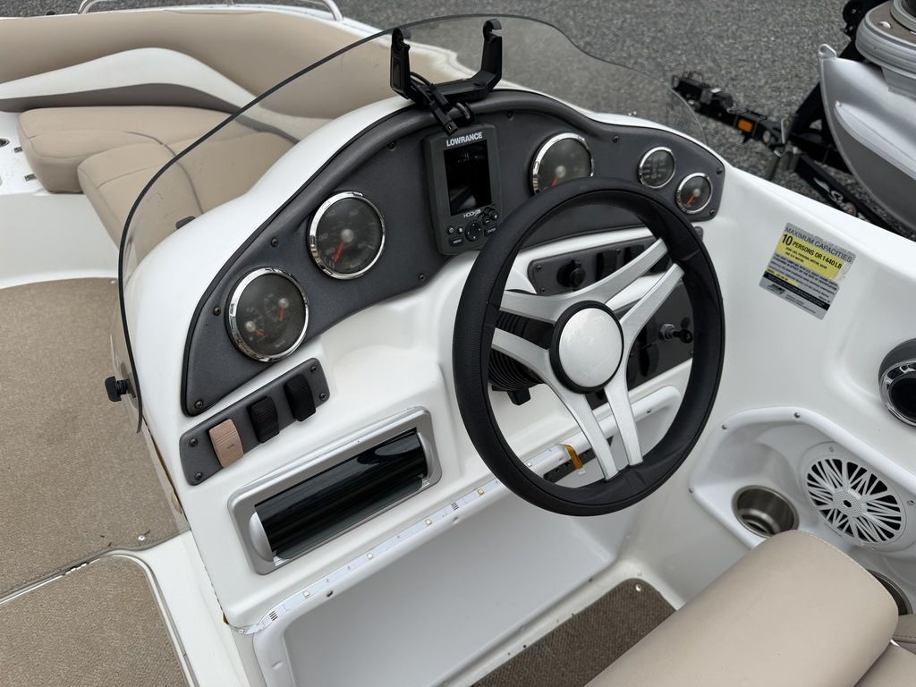 2016 Hurricane SS202, $ 16,900.00