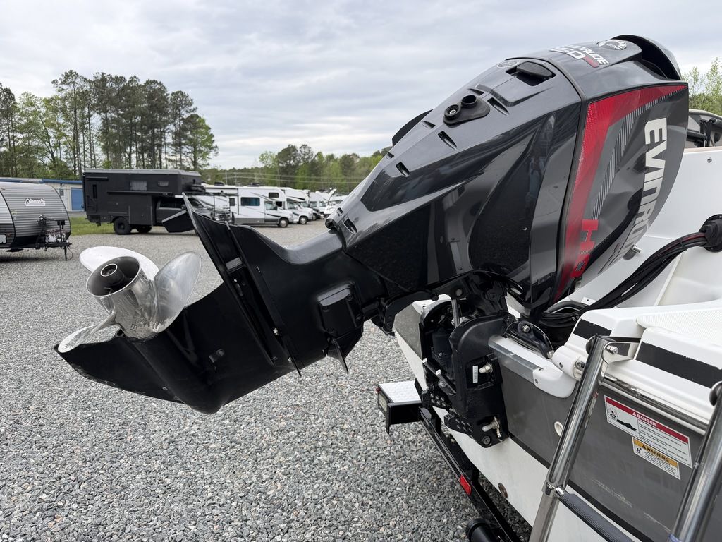 2016 Hurricane SS202, $ 16,900.00