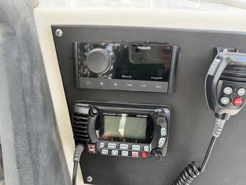 2009 Boston Whaler® 230 Dauntless, $ 49,900.00