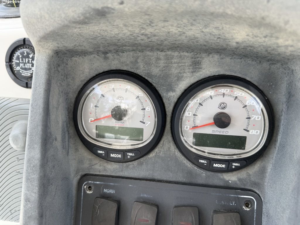 2009 Boston Whaler® 230 Dauntless, $ 49,900.00