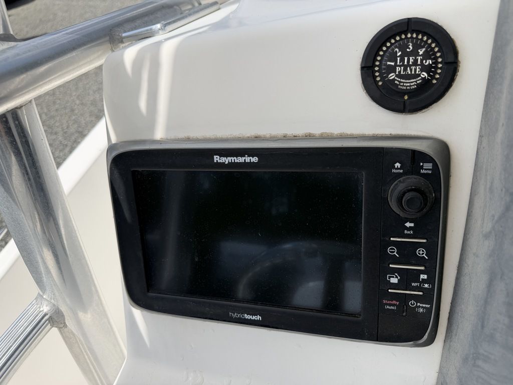 2009 Boston Whaler® 230 Dauntless, $ 49,900.00