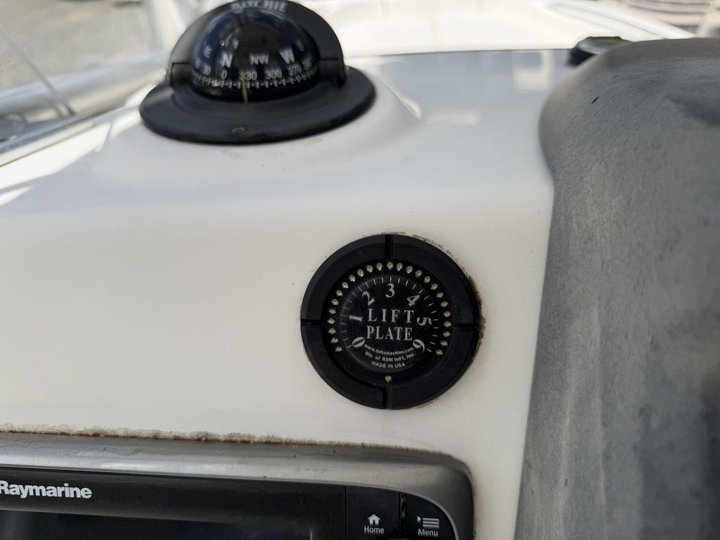 2009 Boston Whaler® 230 Dauntless, $ 49,900.00