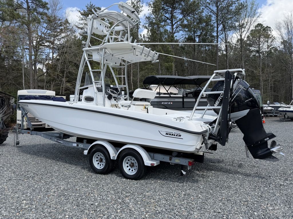 2009 Boston Whaler® 230 Dauntless, $ 49,900.00