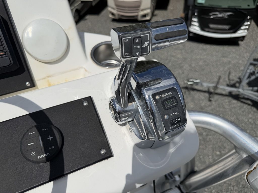 2009 Boston Whaler® 230 Dauntless, $ 49,900.00