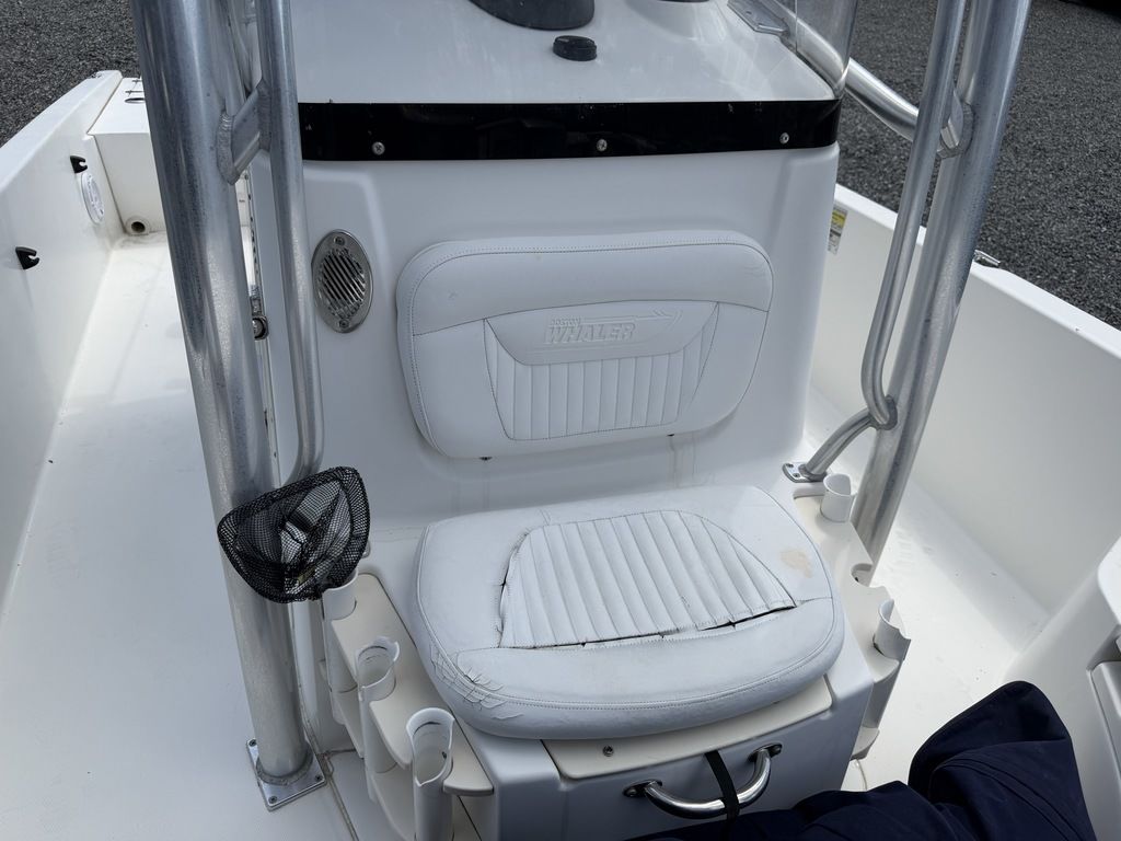 2009 Boston Whaler® 230 Dauntless, $ 49,900.00
