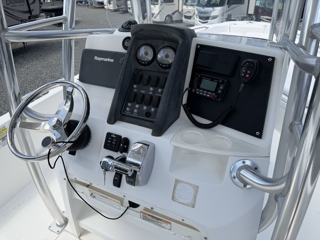 2009 Boston Whaler® 230 Dauntless, $ 49,900.00