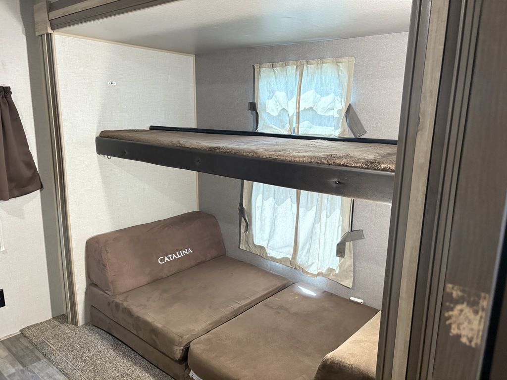 2022 Coachmen Catalina Legacy Series M-323 BHDSCK, $ 23,900