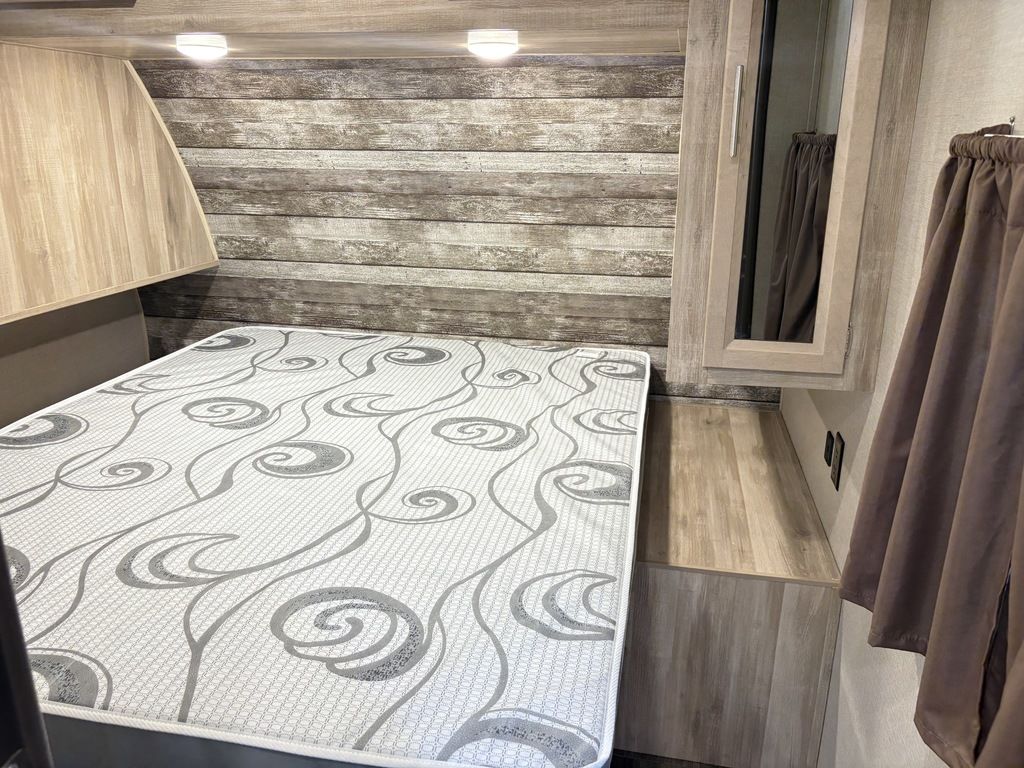 2022 Coachmen Catalina Legacy Series M-323 BHDSCK, $ 23,900