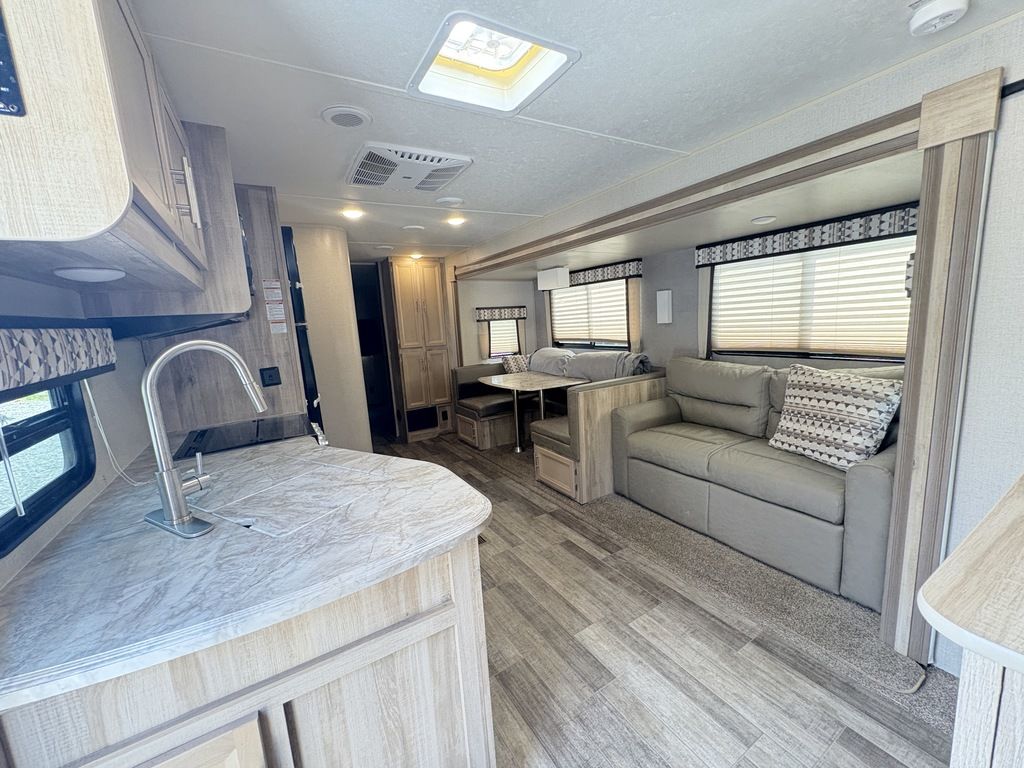 2022 Coachmen Catalina Legacy Series M-323 BHDSCK, $ 23,900