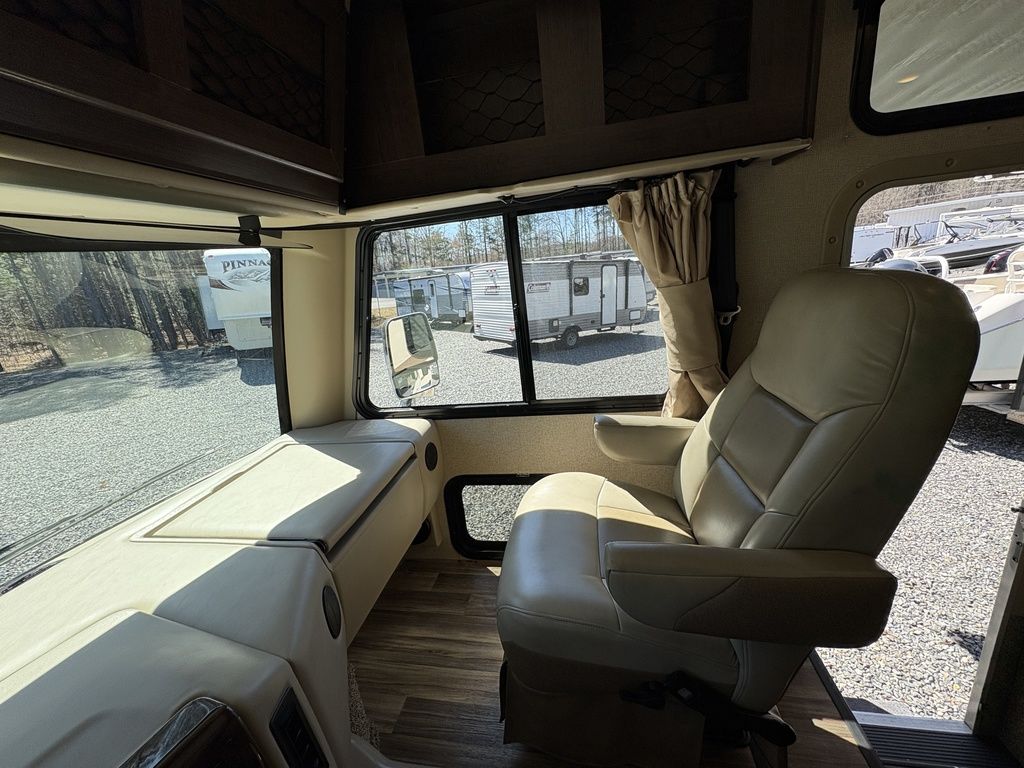 2017 Thor Motor Coach A.C.E. 30.4, $ 34,900