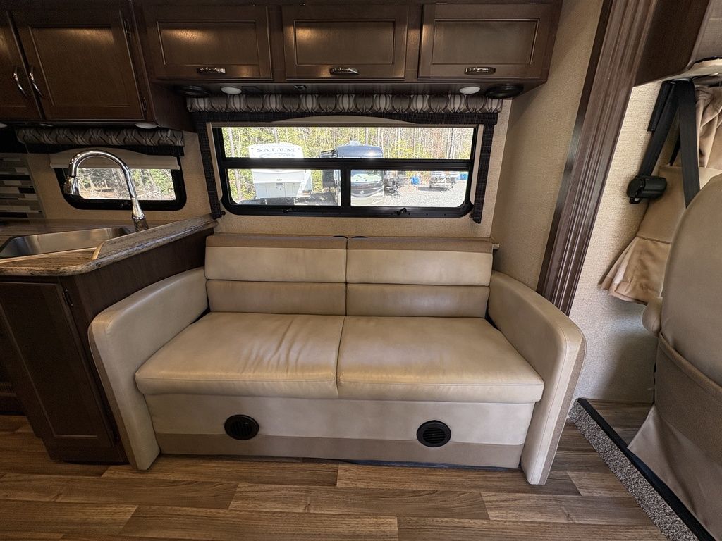 2017 Thor Motor Coach A.C.E. 30.4, $ 34,900