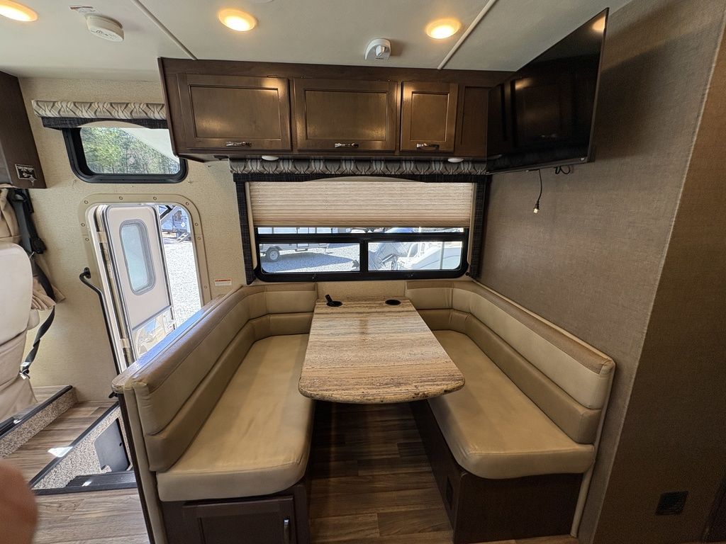 2017 Thor Motor Coach A.C.E. 30.4, $ 34,900