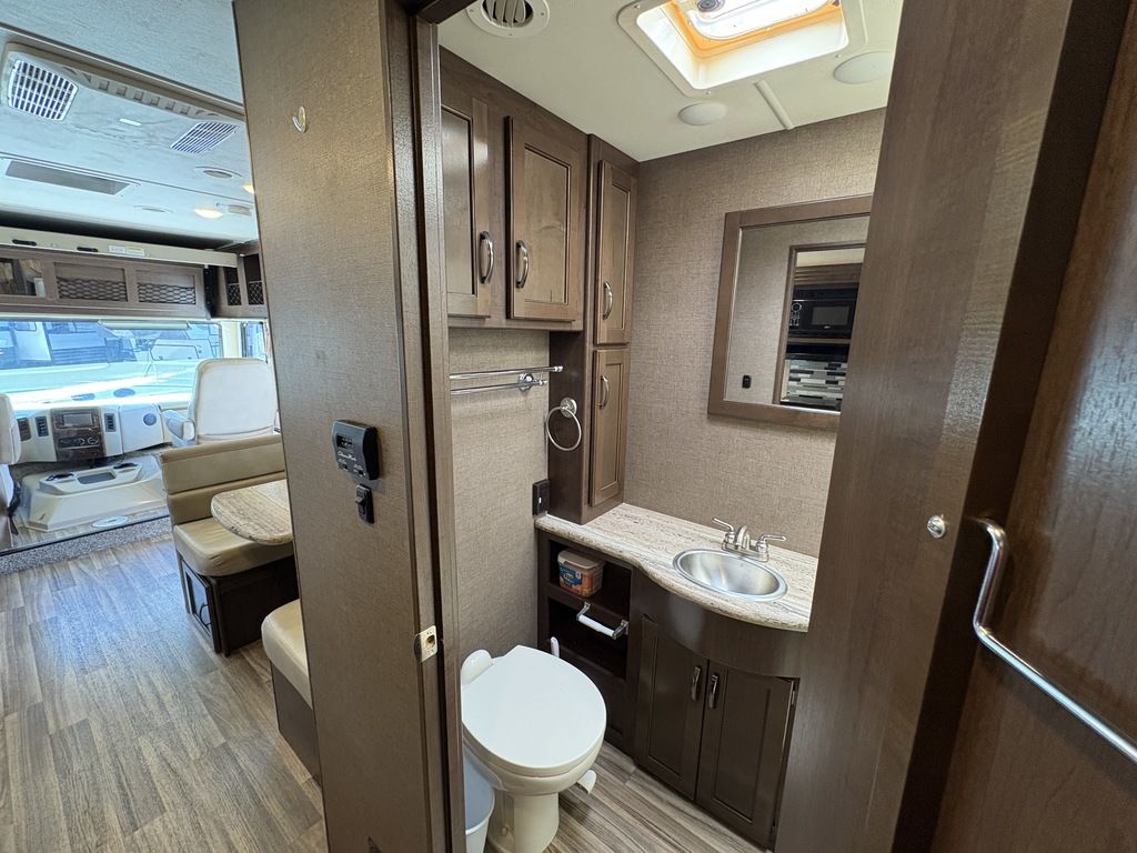 2017 Thor Motor Coach A.C.E. 30.4, $ 34,900