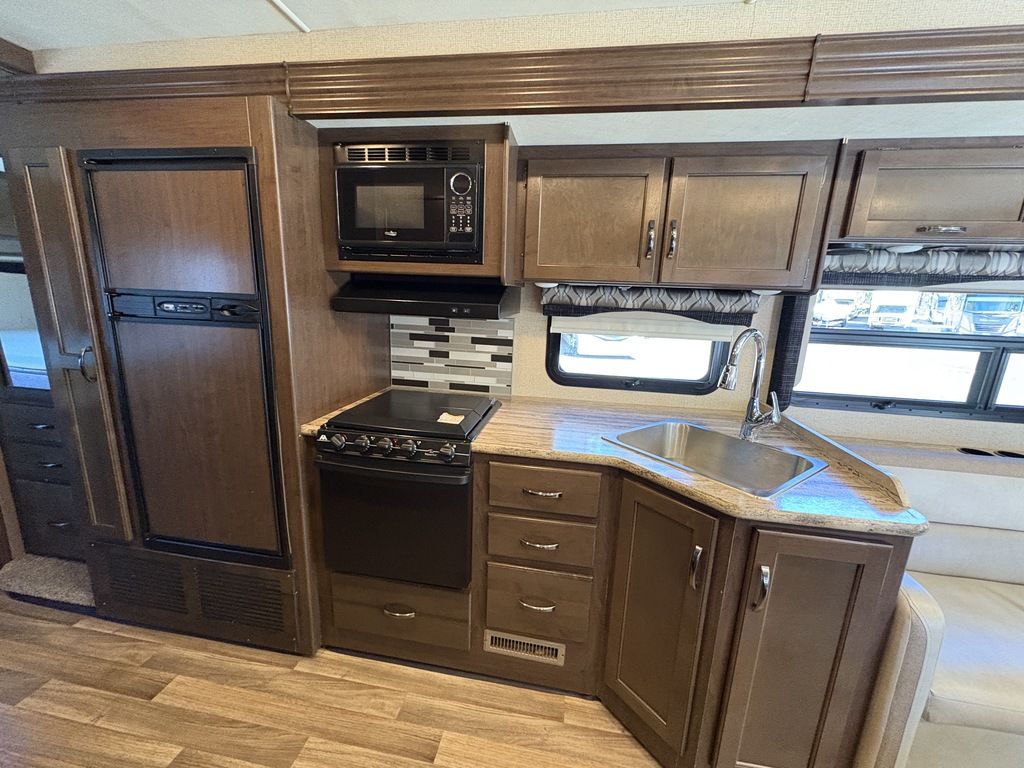 2017 Thor Motor Coach A.C.E. 30.4, $ 34,900