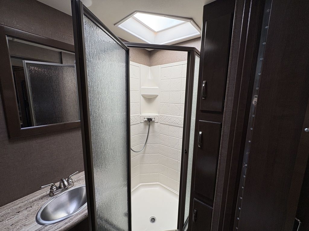 2017 Thor Motor Coach A.C.E. 30.4, $ 34,900