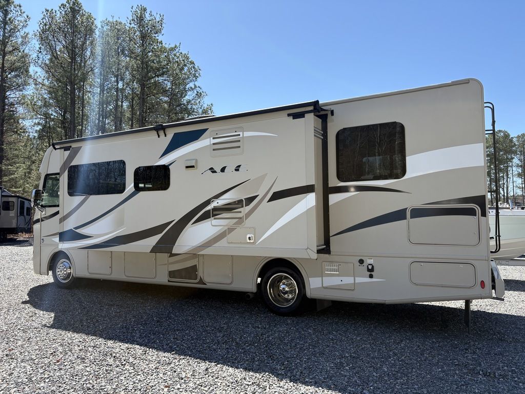 2017 Thor Motor Coach A.C.E. 30.4, $ 34,900