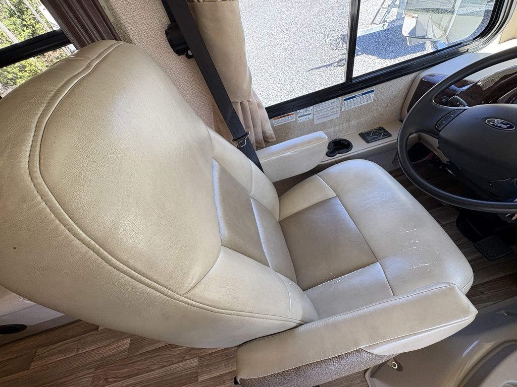 2017 Thor Motor Coach A.C.E. 30.4, $ 34,900