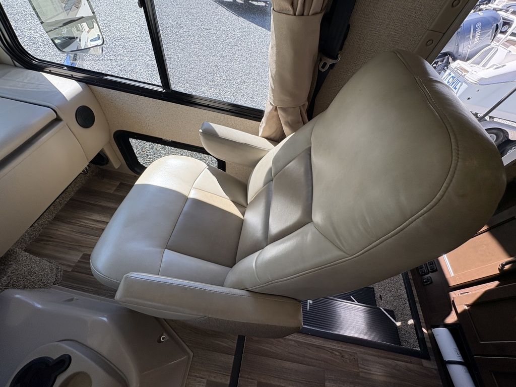 2017 Thor Motor Coach A.C.E. 30.4, $ 34,900