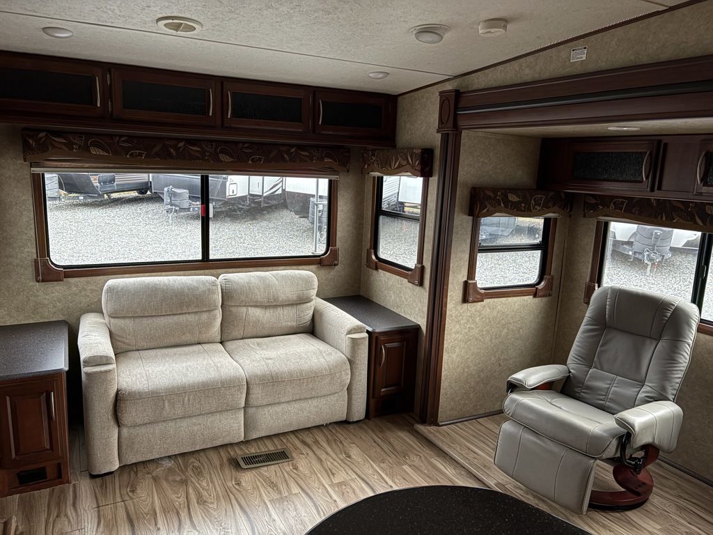2015 Prime Time Manufacturing Crusader 295RST, $ 13,500